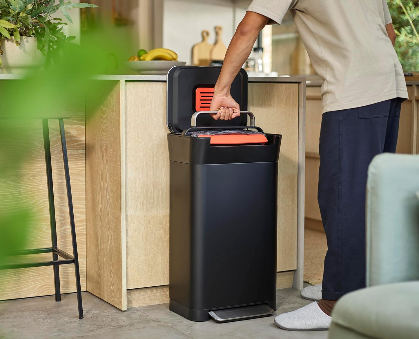 This smart trash can has a 90-liter capacity when compacted and also comes with a trash can with an odor filter